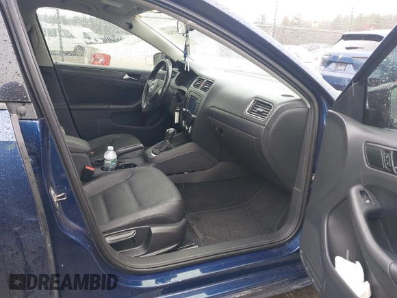 2011 Volkswagen Jetta Sedan SE w/Convenience & Sunroof PZEV with VIN 3VWDZ7AJ6BM326180, listed as a IAAI auction lot 41978482 with 137,189 mi miles. Bid and sale history available at carsss.com. Image 5.