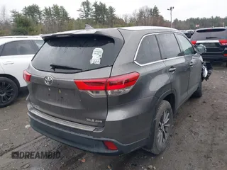 2019 Toyota Highlander SE z VIN 5TDJZRFH0KS584881, wystawiony jako IAAI lot #42016362 z przebiegiem 65 704 mil mil oraz . Historia ofert i sprzedaży dostępna na DreamBid. Obrazek 4.