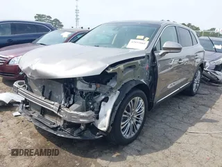 2018 Lincoln MKX Reserve with VIN 2LMPJ6LR7JBL11787, listed as a IAAI auction lot 42032661 with 27,992 mi miles. Bid and sale history available at carsss.com. Image 2.