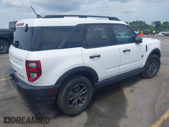 2024 Ford Bronco Sport Big Bend z VIN 3FMCR9B67RRE17231, wystawiony jako IAAI lot #42291575 z przebiegiem 19 mil mil oraz . Historia ofert i sprzedaży dostępna na DreamBid. Obrazek 4.