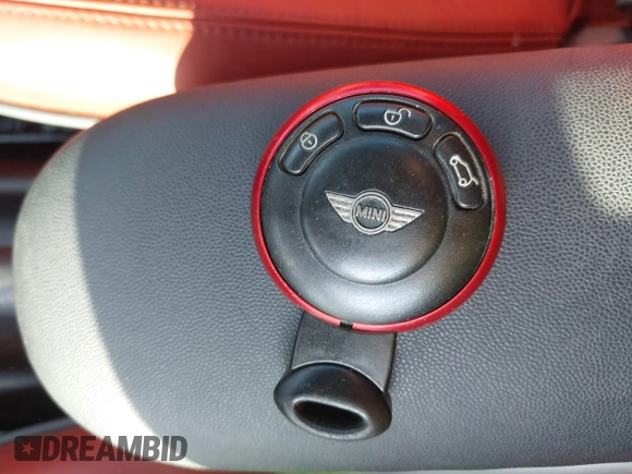 2007 MINI Hardtop S z VIN WMWMF73567TL88079, wystawiony jako IAAI lot #42820770 z przebiegiem Nie podano mil oraz . Historia ofert i sprzedaży dostępna na DreamBid. Obrazek 11.