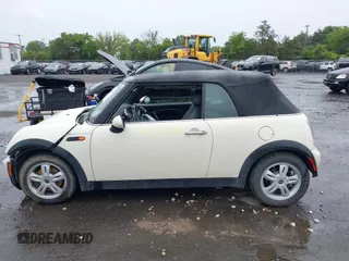 2008 MINI Convertible с VIN WMWRF33538TF68199, выставлен на аукционе IAAI как лот 42338198 с пробегом 66 793 миль миль и . История ставок и продаж доступна на DreamBid. Изображение 14.