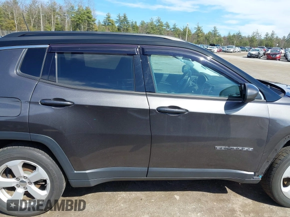 2018 Jeep Compass Latitude z VIN 3C4NJDBB9JT253055, wystawiony jako IAAI lot #42010814 z przebiegiem 83 270 mil mil oraz . Historia ofert i sprzedaży dostępna na DreamBid. Obrazek 13.