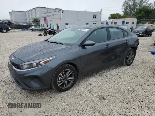 2024 Kia Forte LXS with VIN 3KPF24ADXRE789386, listed as a Copart auction lot 42318845 with 28,600 mi miles and Salvage Title. Bid and sale history available at carsss.com. Image 1.