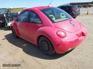 1998 Volkswagen New Beetle with VIN 3VWBB61C5WM032010, listed as a IAAI auction lot 41956207 with 206,776 mi miles. Bid and sale history available at carsss.com. Image 3.