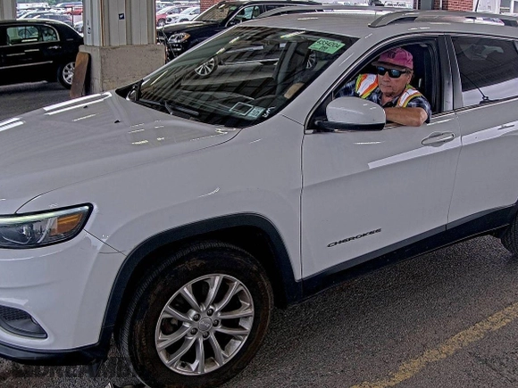 2019 Jeep Cherokee Latitude с VIN 1C4PJMCB6KD354004, выставлен на аукционе IAAI как лот 42854246 с пробегом 64 595 миль миль и . История ставок и продаж доступна на DreamBid. Изображение 18.
