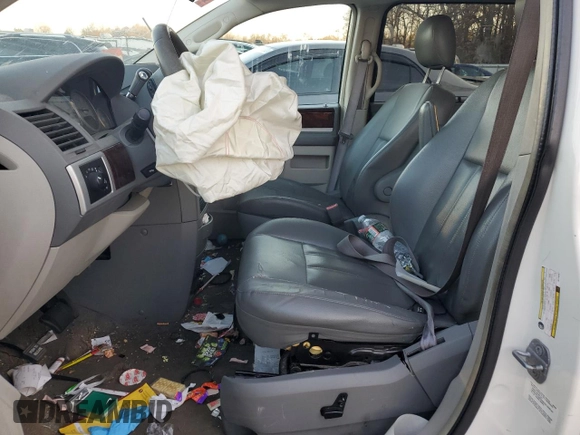 2010 Chrysler Town & Country Touring with VIN 2A4RR5D19AR170369, listed as a Copart auction lot 81196294 with 224,705 mi miles and Salvage Title. Bid and sale history available at DreamBid. Image 7.