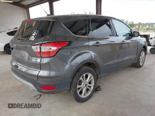 2017 Ford Escape SE z VIN 1FMCU9G93HUC97081, wystawiony jako IAAI lot #42327866 z przebiegiem 97 580 mil mil oraz . Historia ofert i sprzedaży dostępna na DreamBid. Obrazek 4.