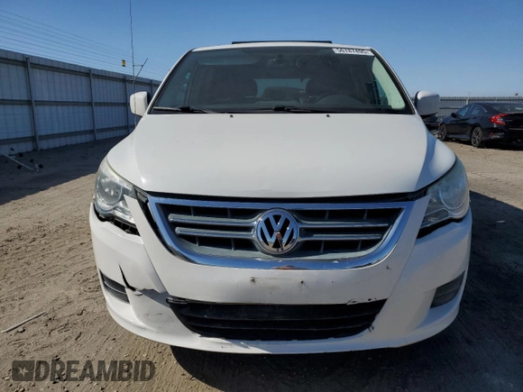 2011 Volkswagen Routan SE with VIN 2V4RW3DG5BR739944, listed as a Copart auction lot 56787495 with 84,932 mi miles and Salvage title. Bid and sale history available at DreamBid. Image 5.