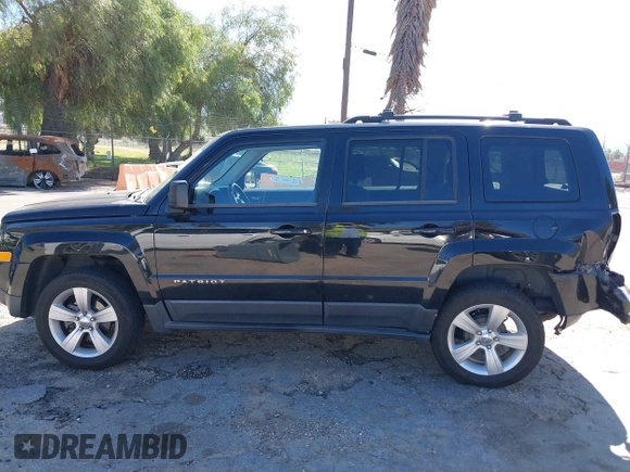 2013 Jeep Patriot Latitude with VIN 1C4NJPFA5DD230031, listed as a IAAI auction lot 41641768 with 153,910 mi miles. Bid and sale history available at carsss.com. Image 14.