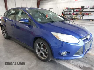 2014 Ford Focus SE z VIN 1FADP3K23EL456082, wystawiony jako IAAI lot #42439134 z przebiegiem 144 273 mil mil oraz . Historia ofert i sprzedaży dostępna na DreamBid. Obrazek 1.