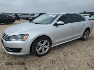 2013 Volkswagen Passat SE z VIN 1VWBH7A37DC083799, wystawiony jako Copart lot #55796875 z przebiegiem 111 747 mil mil oraz Szkoda całkowita • Salvage title. Historia ofert i sprzedaży dostępna na DreamBid. Obrazek 1.