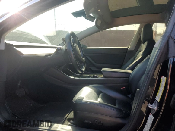 2018 Tesla Model 3 Long Range Battery z VIN 5YJ3E1EB7JF071438, wystawiony jako Copart lot #52996665 z przebiegiem 73 881 mil mil oraz Szkoda całkowita • Salvage title. Historia ofert i sprzedaży dostępna na DreamBid. Obrazek 7.