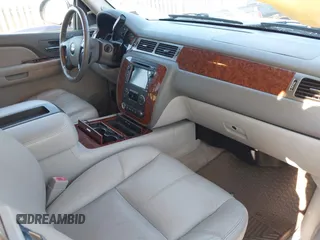2007 Chevrolet Tahoe LTZ z VIN 1GNFK13037J325405, wystawiony jako IAAI lot #40521222 z przebiegiem 162 182 mil mil oraz . Historia ofert i sprzedaży dostępna na DreamBid. Obrazek 5.