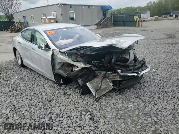 2017 Tesla Model S 60 z VIN 5YJSA1E16HF180191, wystawiony jako Copart lot #55901805 z przebiegiem Nie podano mil oraz Szkoda całkowita • Salvage title. Historia ofert i sprzedaży dostępna na DreamBid. Obrazek 14.