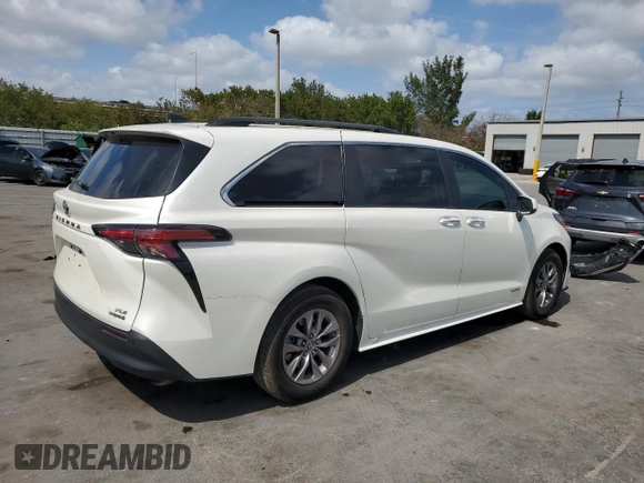 2021 Toyota Sienna XLE with VIN 5TDYRKEC5MS047289, listed as a Copart auction lot 54144785 with 31,350 mi miles and Clean Title. Bid and sale history available at DreamBid. Image 3.