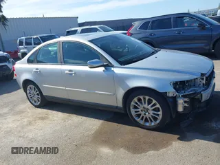 2005 Volvo S40 z VIN YV1MS682352103617, wystawiony jako IAAI lot #42266649 z przebiegiem 156 743 mil mil oraz . Historia ofert i sprzedaży dostępna na DreamBid. Obrazek 14.
