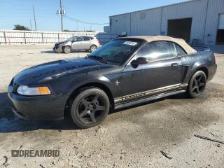 2000 Ford Mustang with VIN 1FAFP4448YF282672, listed as a Copart auction lot 81999314 with 224,031 mi miles and Salvage Title. Bid and sale history available at carsss.com. Image 1.