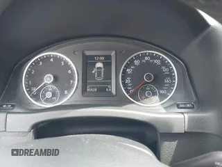 2017 Volkswagen Tiguan S z VIN WVGBV7AX1HK031235, wystawiony jako IAAI lot #42146876 z przebiegiem 95 028 mil mil oraz . Historia ofert i sprzedaży dostępna na DreamBid. Obrazek 7.
