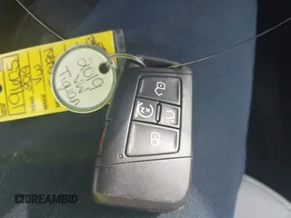 2019 Volkswagen Tiguan SE z VIN 3VV3B7AX3KM135261, wystawiony jako IAAI lot #42600904 z przebiegiem 62 026 mil mil oraz . Historia ofert i sprzedaży dostępna na DreamBid. Obrazek 11.