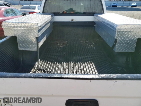 2002 Toyota Tacoma z VIN 5TEPM62N62Z019380, wystawiony jako Copart lot #46610905 z przebiegiem 255 199 mil mil oraz Szkoda całkowita • Salvage title. Historia ofert i sprzedaży dostępna na DreamBid. Obrazek 10.