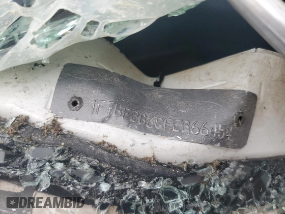 2015 Ford F-250 XLT z VIN 1FTBF2B60FEB66454, wystawiony jako Copart lot #55562555 z przebiegiem Nie podano mil oraz Szkoda całkowita • Salvage title. Historia ofert i sprzedaży dostępna na DreamBid. Obrazek 12.