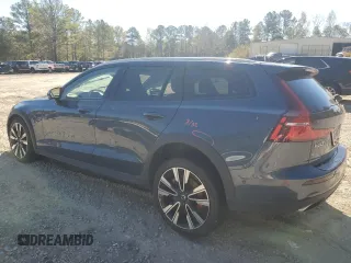 2022 Volvo V60 z VIN YV4102WKXN1085713, wystawiony jako Copart lot #74863483 z przebiegiem 24 240 mil mil oraz . Historia ofert i sprzedaży dostępna na DreamBid. Obrazek 2.