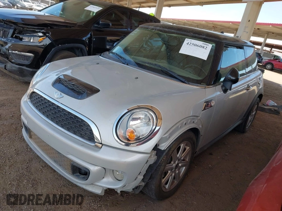 2011 MINI Hardtop S с VIN WMWSV3C56BTY15109, выставлен на аукционе IAAI как лот 42506082 с пробегом 93 443 миль миль и . История ставок и продаж доступна на DreamBid. Изображение 13.