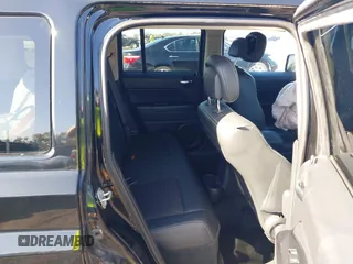 2017 Jeep Patriot Sport with VIN 1C4NJPBA6HD185760, listed as a IAAI auction lot 40723625 with 118,850 mi miles. Bid and sale history available at carsss.com. Image 8.
