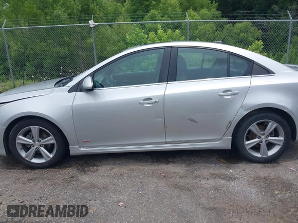 2014 Chevrolet Cruze 2LT z VIN 1G1PE5SB6E7270997, wystawiony jako IAAI lot #42323955 z przebiegiem 146 752 mil mil oraz . Historia ofert i sprzedaży dostępna na DreamBid. Obrazek 14.