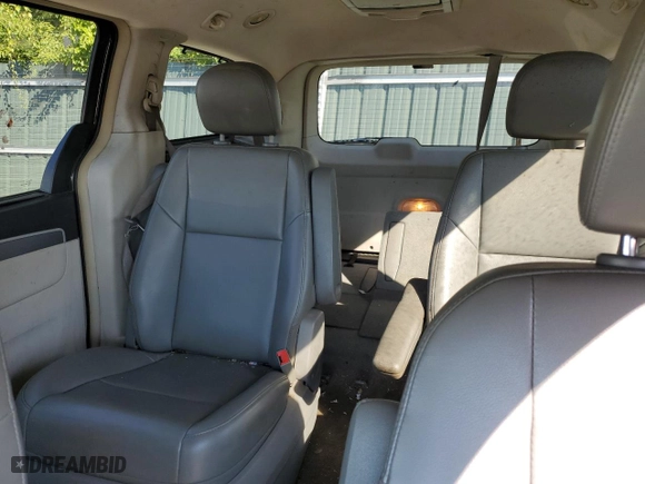 2011 Volkswagen Routan SE with VIN 2V4RW3DG1BR642028, listed as a Copart auction lot 68628324 with 148,540 mi miles and Salvage Title. Bid and sale history available at carsss.com. Image 10.