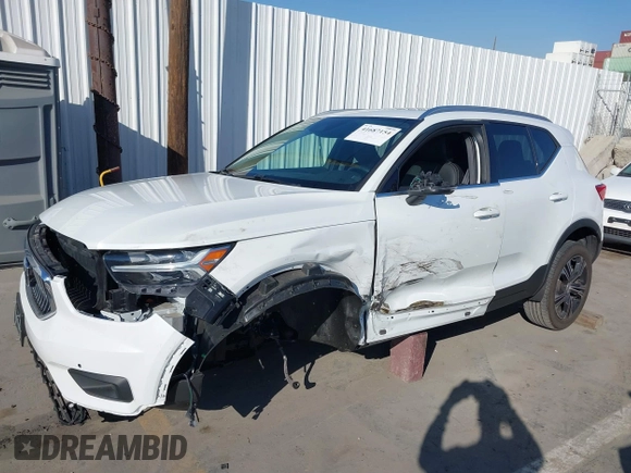 2020 Volvo XC40 Inscription with VIN YV4AC2HL5L2306199, listed as a IAAI auction lot 41687154 with 22,061 mi miles. Bid and sale history available at carsss.com. Image 6.