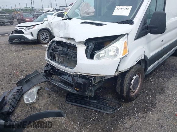 2018 Ford Transit z VIN 1FTYR2CM6JKA77870, wystawiony jako IAAI lot #42087185 z przebiegiem 142 452 mil mil oraz . Historia ofert i sprzedaży dostępna na DreamBid. Obrazek 17.