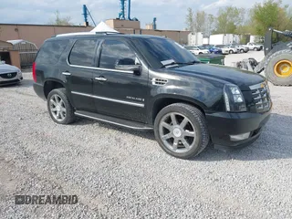2008 Cadillac Escalade z VIN 1GYFK63848R248326, wystawiony jako IAAI lot #41928923 z przebiegiem 151 186 mil mil oraz . Historia ofert i sprzedaży dostępna na DreamBid. Obrazek 1.