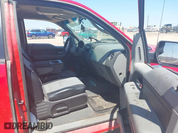 2006 Ford F-150 XL z VIN 1FTVX12546NB28124, wystawiony jako IAAI lot #42680259 z przebiegiem 175 641 mil mil oraz . Historia ofert i sprzedaży dostępna na DreamBid. Obrazek 5.