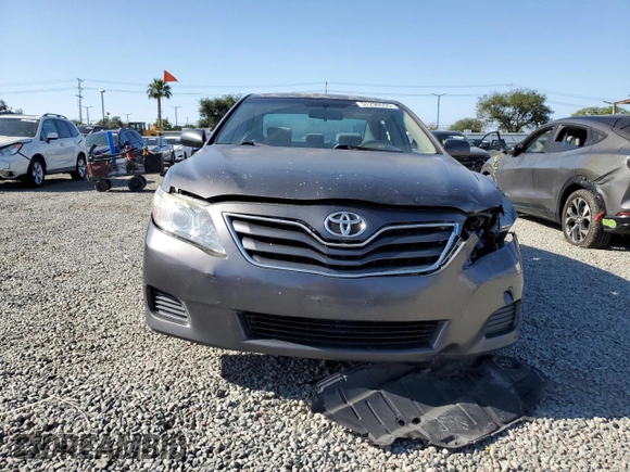 2011 Toyota Camry LE z VIN 4T4BF3EK3BR156937, wystawiony jako Copart lot #57290555 z przebiegiem 299 321 mil mil oraz Szkoda całkowita • Salvage title. Historia ofert i sprzedaży dostępna na DreamBid. Obrazek 5.