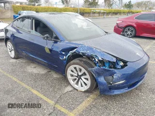 2023 Tesla Model 3 z VIN 5YJ3E1EA0PF518983, wystawiony jako IAAI lot #41749225 z przebiegiem 26 748 mil mil oraz . Historia ofert i sprzedaży dostępna na DreamBid. Obrazek 1.