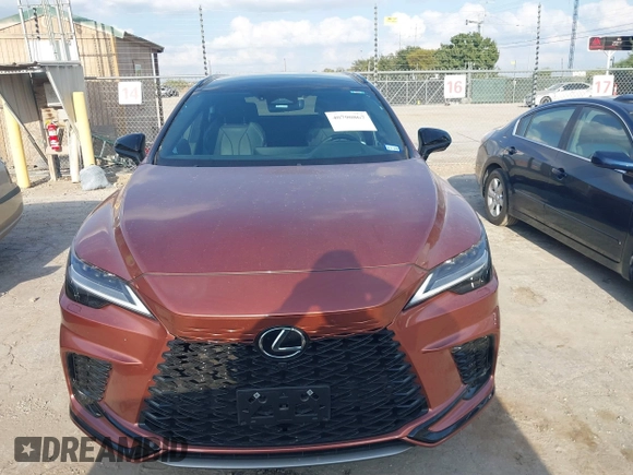 2024 Lexus RX 500h F Sport Performance z VIN 2T2BCMEA8RC014297, wystawiony jako IAAI lot #40790867 z przebiegiem 8 417 mil mil oraz . Historia ofert i sprzedaży dostępna na DreamBid. Obrazek 13.