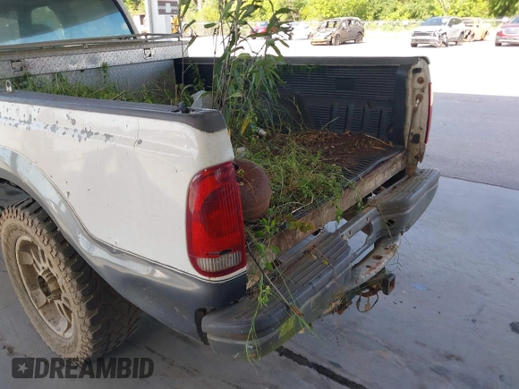 2002 Ford F-250 XL with VIN 1FTNW20L52ED26196, listed as a IAAI auction lot 42602169 with 176,720 mi miles and . Bid and sale history available at DreamBid. Image 12.