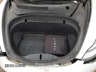 2020 Tesla Model 3 Standard Range Plus z VIN 5YJ3E1EAXLF733894, wystawiony jako Copart lot #49152645 z przebiegiem Nie podano mil oraz Czysty tytuł • Clean title. Historia ofert i sprzedaży dostępna na DreamBid. Obrazek 11.