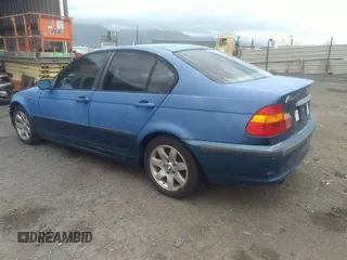 2002 BMW 3 Series 325i with VIN WBAET37482NG72157, listed as a IAAI auction lot 41648030 with 1 mi miles. Bid and sale history available at carsss.com. Image 3.