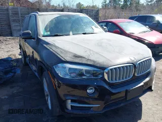 2015 BMW X5 xDrive50i z VIN 5UXKR6C51F0J73798, wystawiony jako IAAI lot #41836366 z przebiegiem 92 464 mil mil oraz . Historia ofert i sprzedaży dostępna na DreamBid. Obrazek 1.