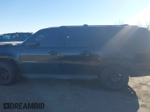 2013 Chevrolet Suburban LS with VIN 1GNSKHE76DR155667, listed as a IAAI auction lot 41053774 with 118,655 mi miles. Bid and sale history available at carsss.com. Image 14.
