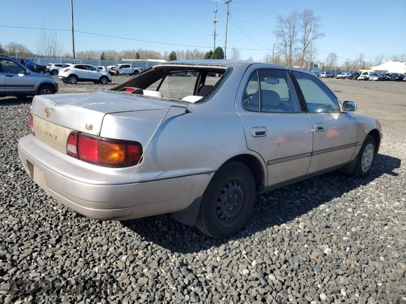 1996 Toyota Camry DX with VIN JT2BG12K1T0395294, listed as a Copart auction lot 47295405 with 259,898 mi miles and Salvage Title. Bid and sale history available at carsss.com. Image 3.