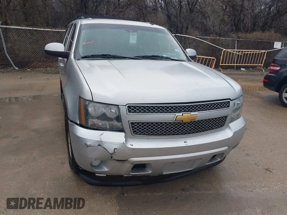 2014 Chevrolet Suburban LS with VIN 1GNSCHE08ER217393, listed as a IAAI auction lot 41563635 with 212,852 mi miles. Bid and sale history available at carsss.com. Image 6.