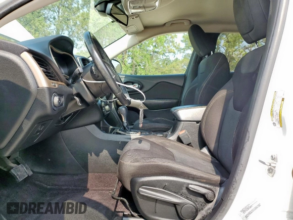 2017 Jeep Cherokee Latitude z VIN 1C4PJLCB9HW577712, wystawiony jako Copart lot #57877175 z przebiegiem 64 653 mil mil oraz Szkoda całkowita • Salvage title. Historia ofert i sprzedaży dostępna na DreamBid. Obrazek 7.