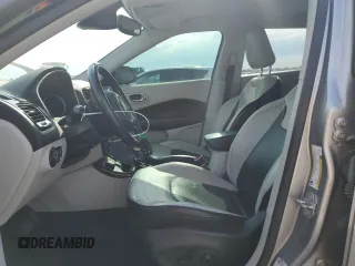2020 Jeep Compass Limited z VIN 3C4NJDCB0LT106804, wystawiony jako Copart lot #56569215 z przebiegiem 82 747 mil mil oraz Szkoda całkowita • Salvage title. Historia ofert i sprzedaży dostępna na DreamBid. Obrazek 7.