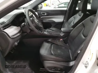 2024 Jeep Compass Latitude Lux с VIN 3C4NJDFN0RT127036, выставлен на аукционе Copart как лот 50198325 с пробегом 2 361 миль миль и Списание • Salvage title. История ставок и продаж доступна на DreamBid. Изображение 7.