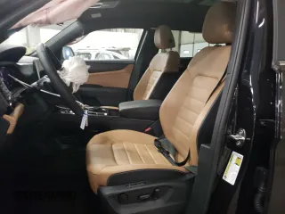 2024 Volkswagen Atlas SEL R-Line z VIN 1V2AE2CA2RC242417, wystawiony jako Copart lot #46358155 z przebiegiem 389 mil mil oraz Szkoda całkowita • Salvage title. Historia ofert i sprzedaży dostępna na DreamBid. Obrazek 7.