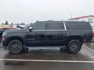 2017 Chevrolet Suburban Premier z VIN 1GNSKJKC4HR162261, wystawiony jako IAAI lot #41593672 z przebiegiem 100 136 mil mil oraz . Historia ofert i sprzedaży dostępna na DreamBid. Obrazek 15.